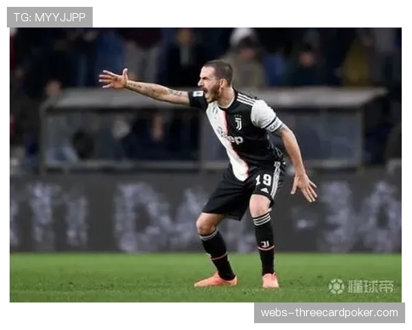 特写：终场哨响，39岁博努奇与亚特兰大旧将们逐一拥抱